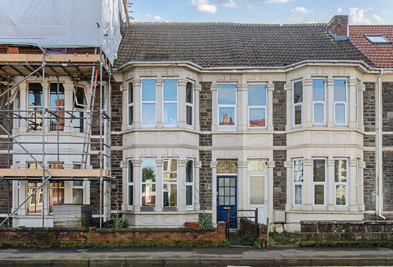 Downend Road, Gloucestershire, Downend, BS16 5UF, photo 4