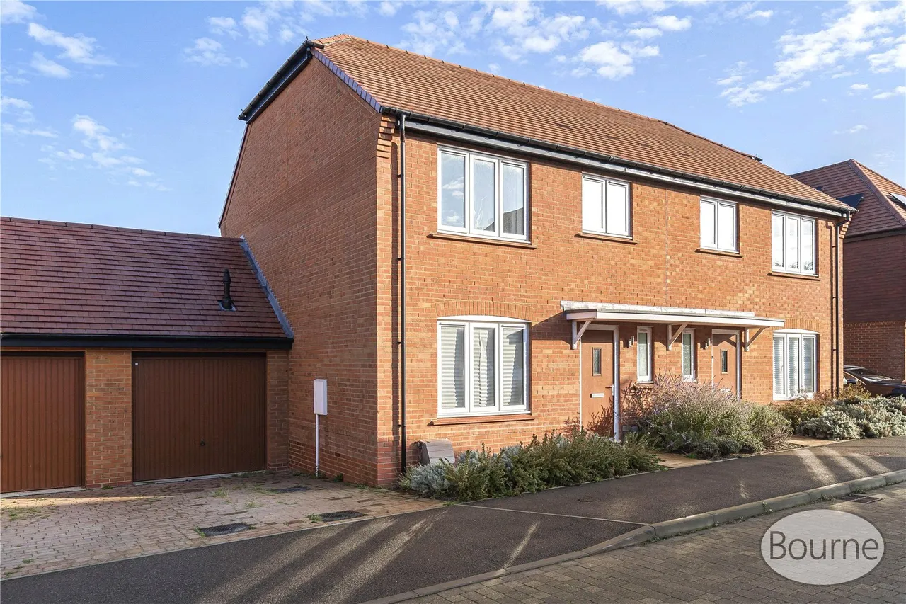 3 bed house to rent, Vernon Drive, Tongham, GU10
