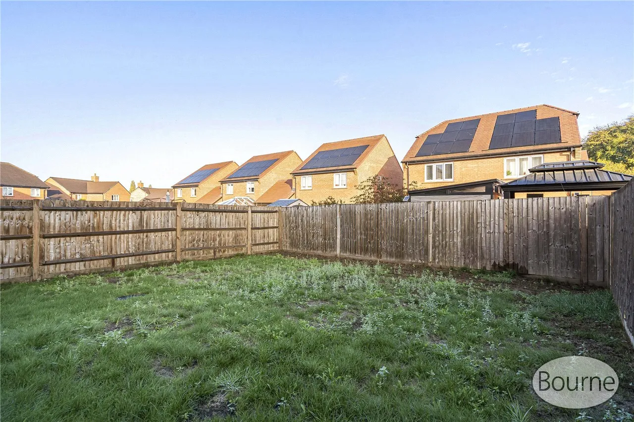 Vernon Drive, Tongham, GU10, photo 11