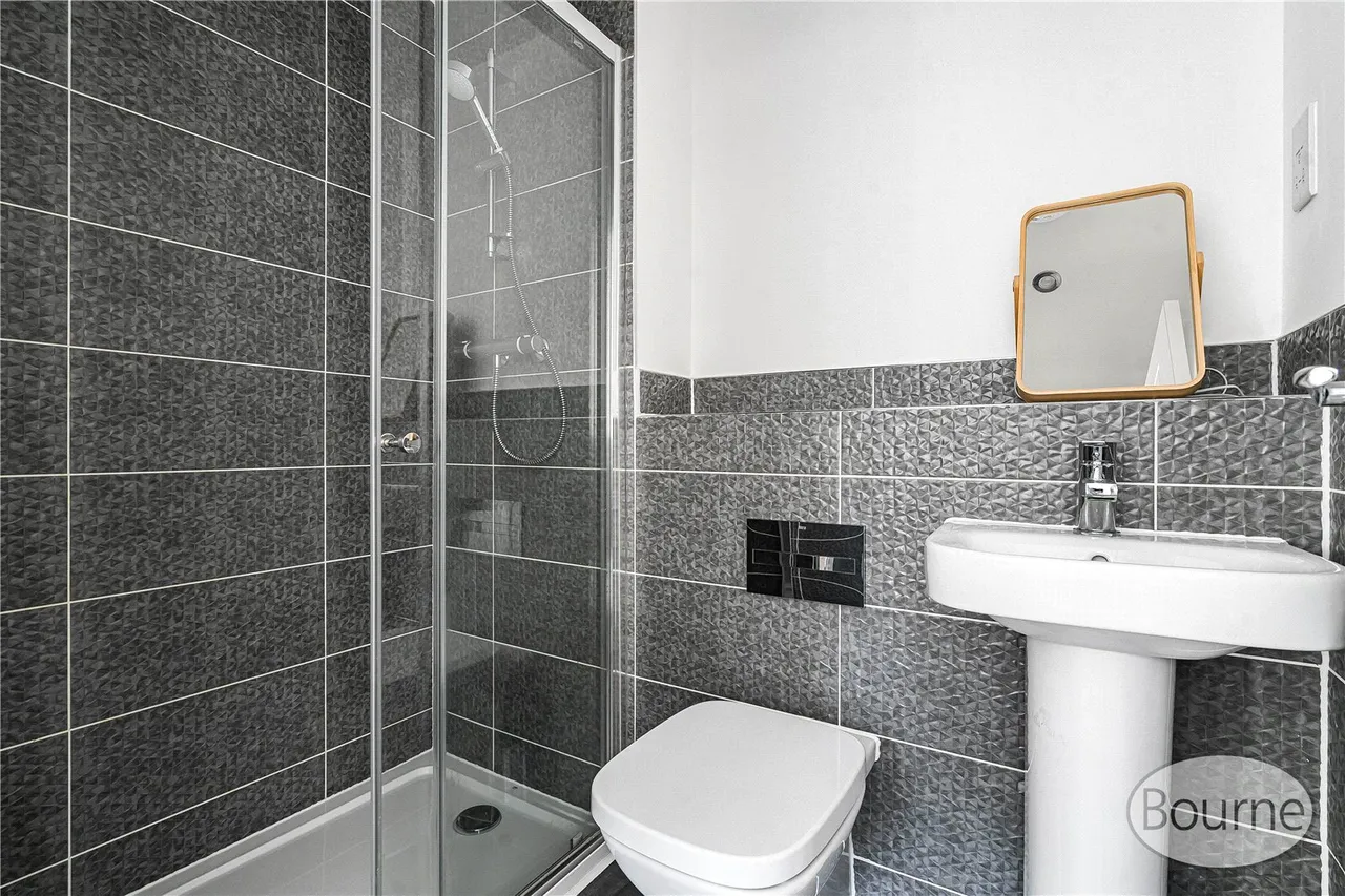 Vernon Drive, Tongham, GU10, photo 9