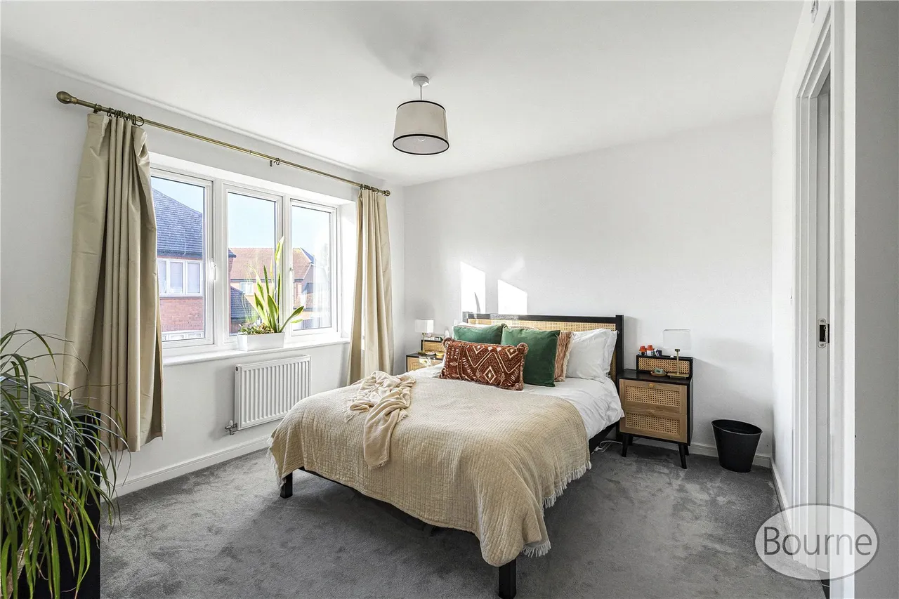 Vernon Drive, Tongham, GU10, photo 6