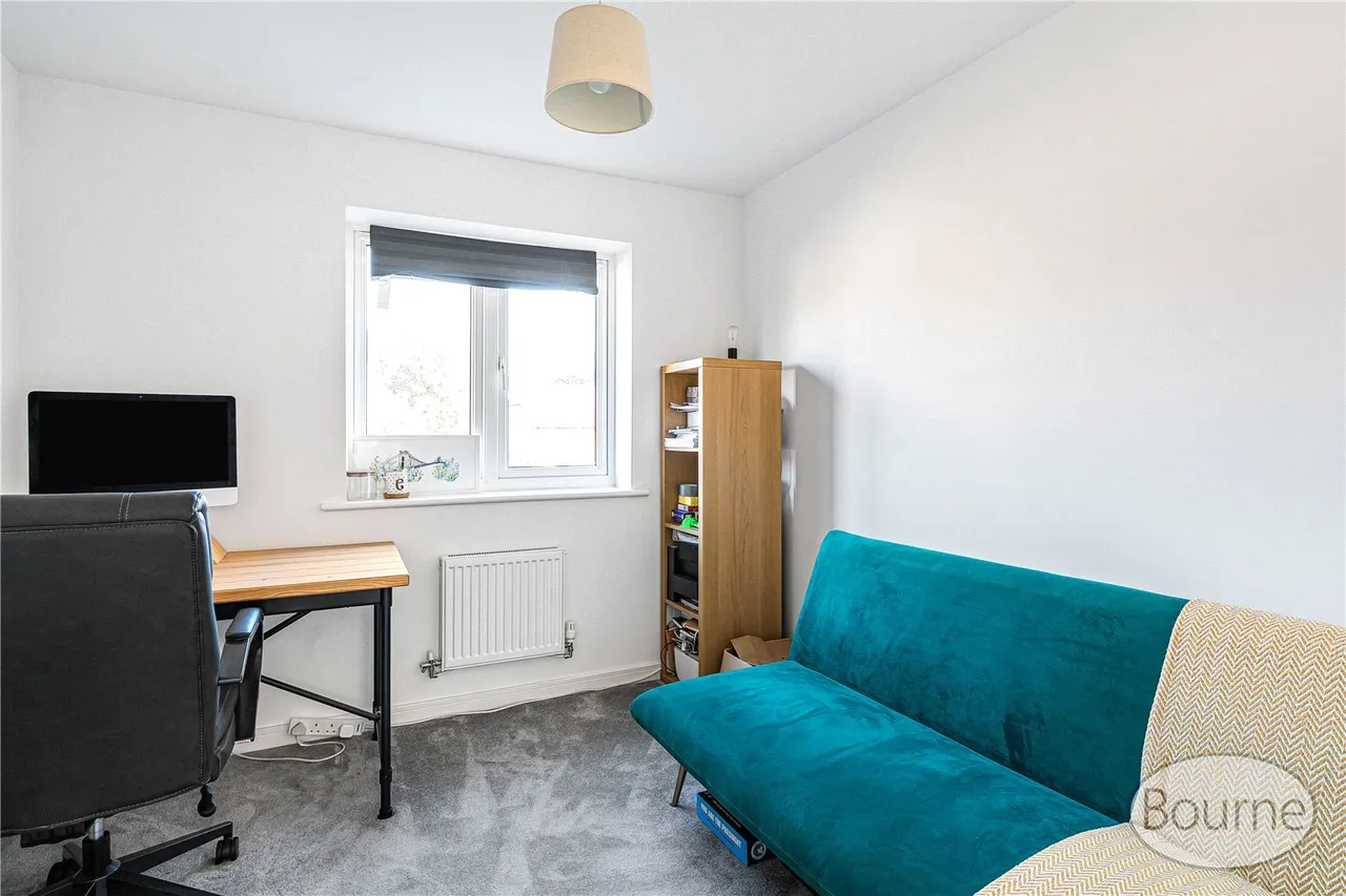 Vernon Drive, Tongham, GU10, photo 10