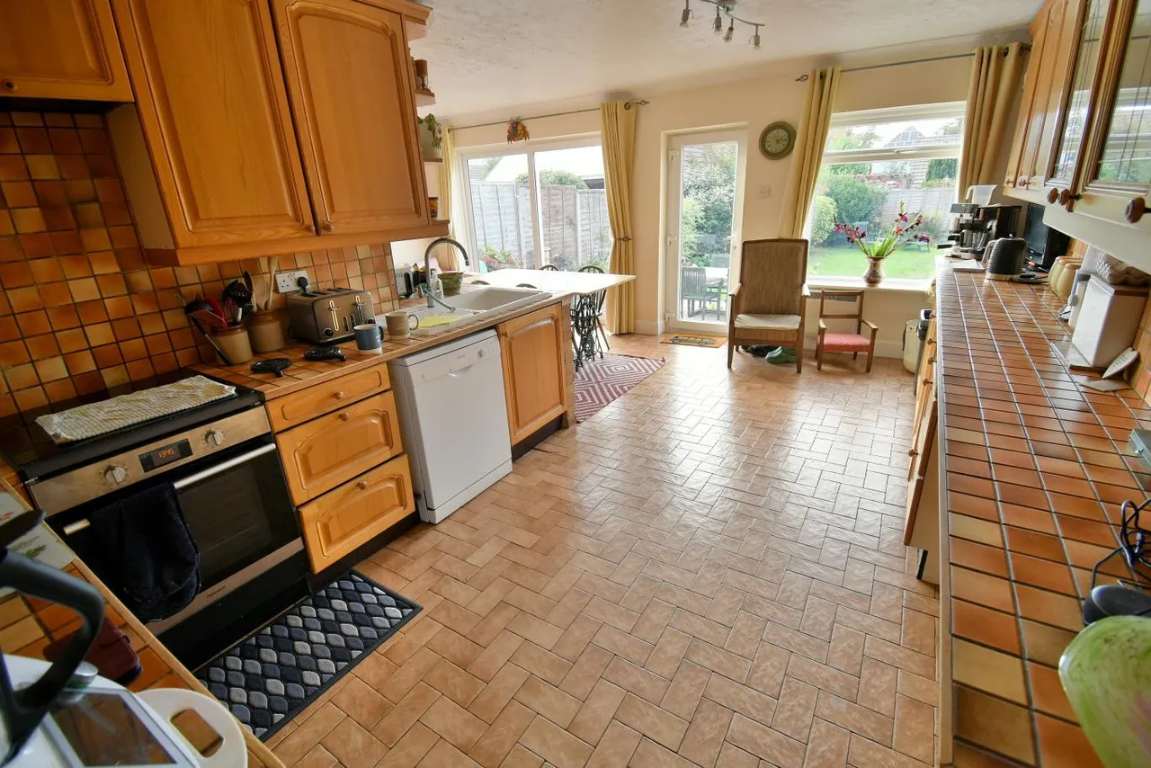 Glamis Avenue, BH10, photo 4
