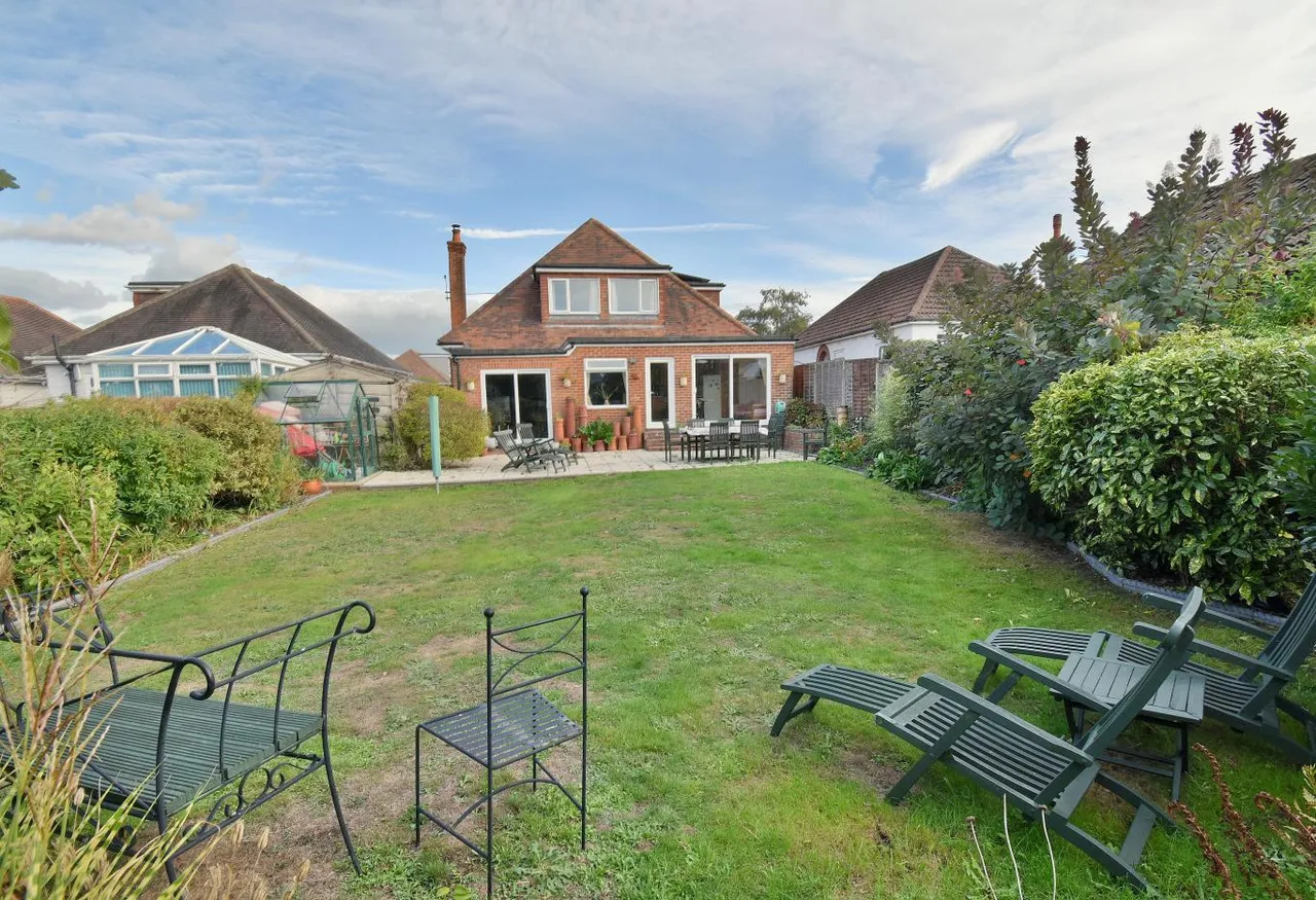 Glamis Avenue, BH10, photo 2