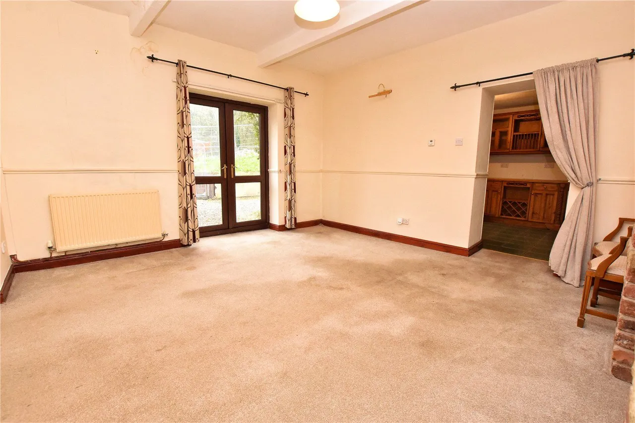 Dinting Vale, Glossop, SK13, photo 4