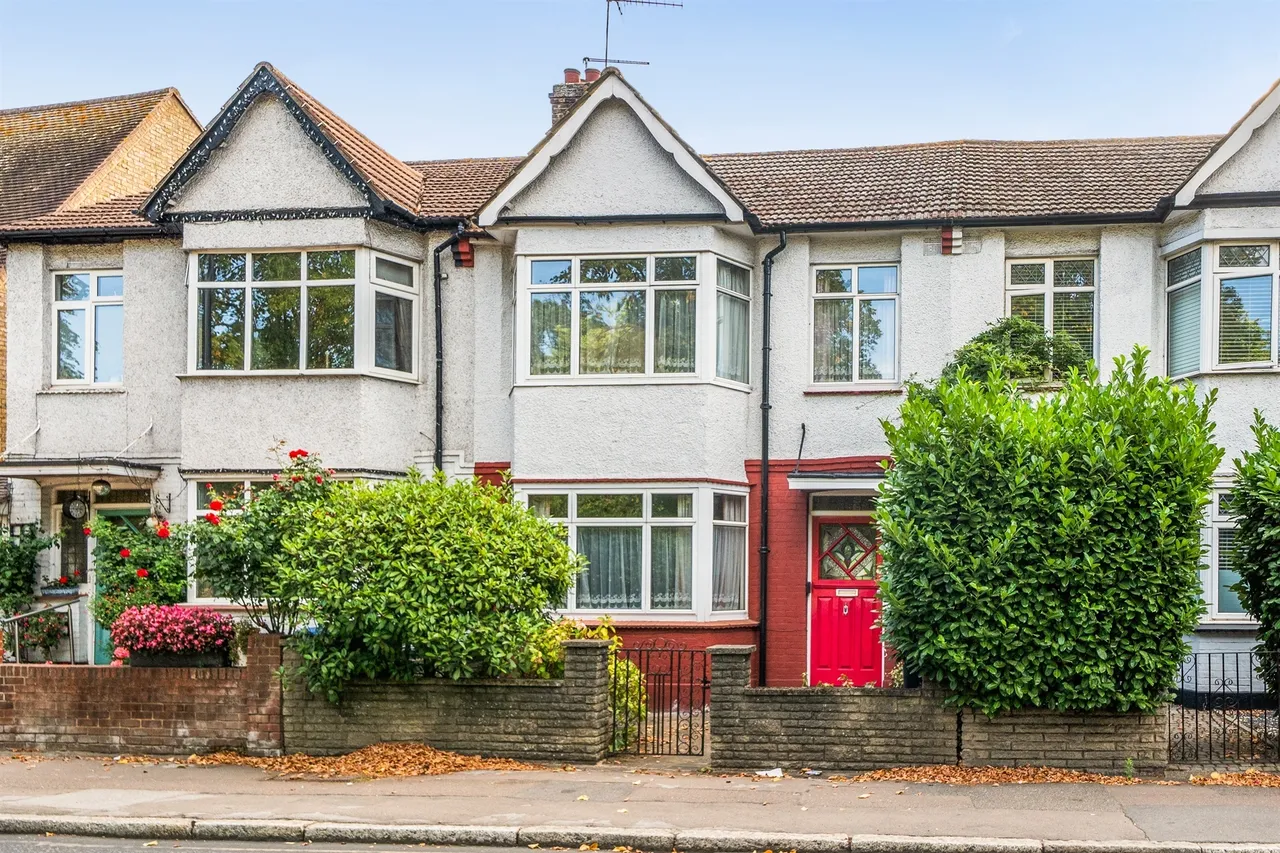 3 bed house for sale — Chase Side, Enfield