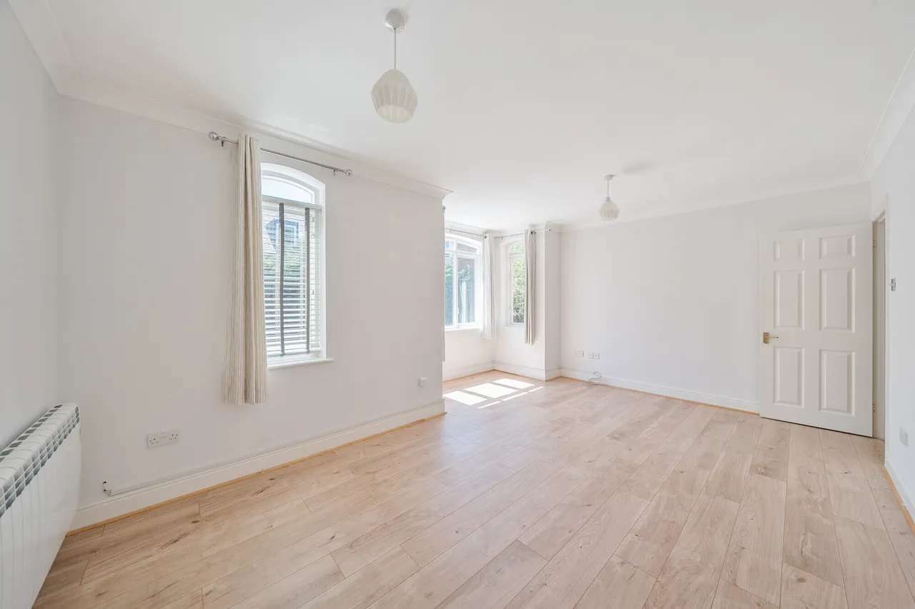 Latium Close, Holywell Hill, St. Alba..., photo 2
