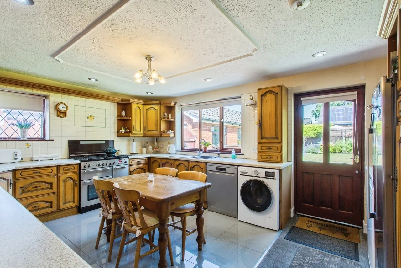Leyland Lane, Leyland, PR25, photo 8