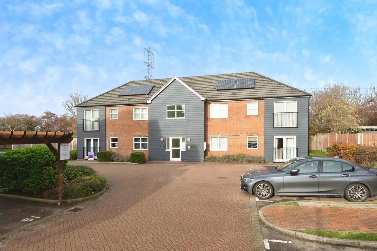 2 bed flat for sale — Dudley Close, GRAYS, Essex, RM16