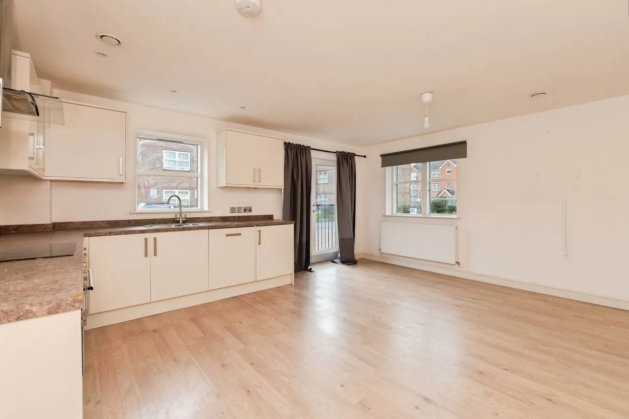 Dudley Close, GRAYS, Essex, RM16, photo 2