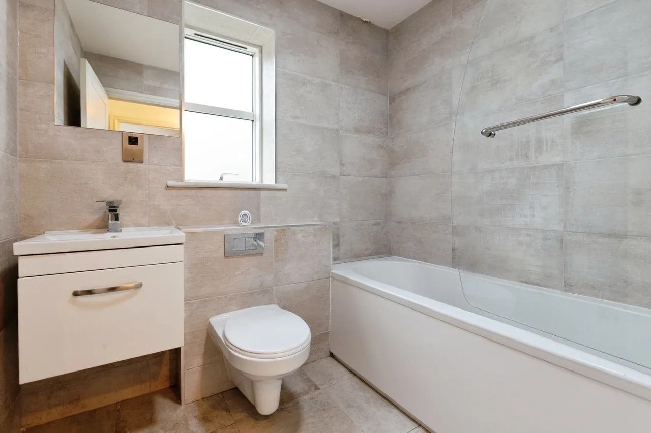 Dudley Close, GRAYS, Essex, RM16, photo 5