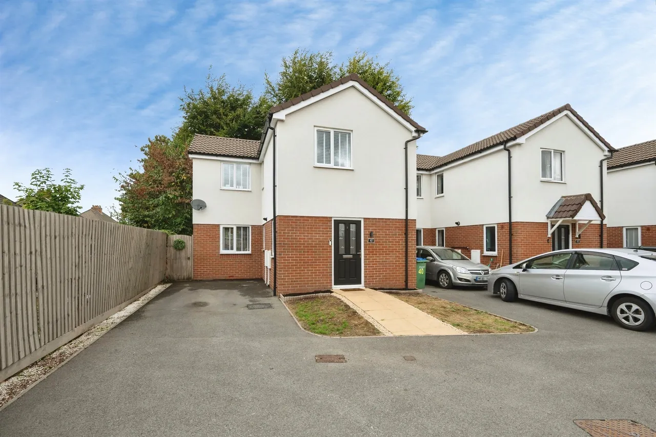 3 bed house for sale — Adams Close, Tipton