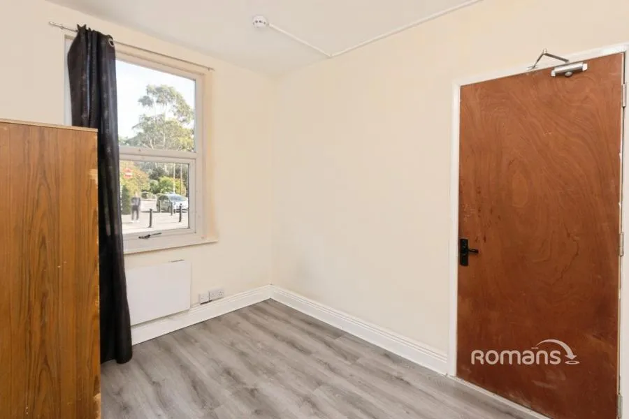 Newport Road, Aldershot, GU12, photo 2