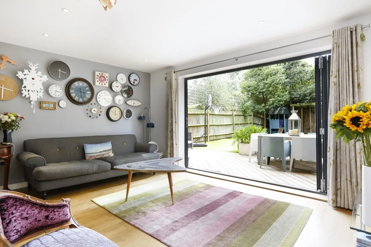 Whitelands Crescent, SW18, photo 2