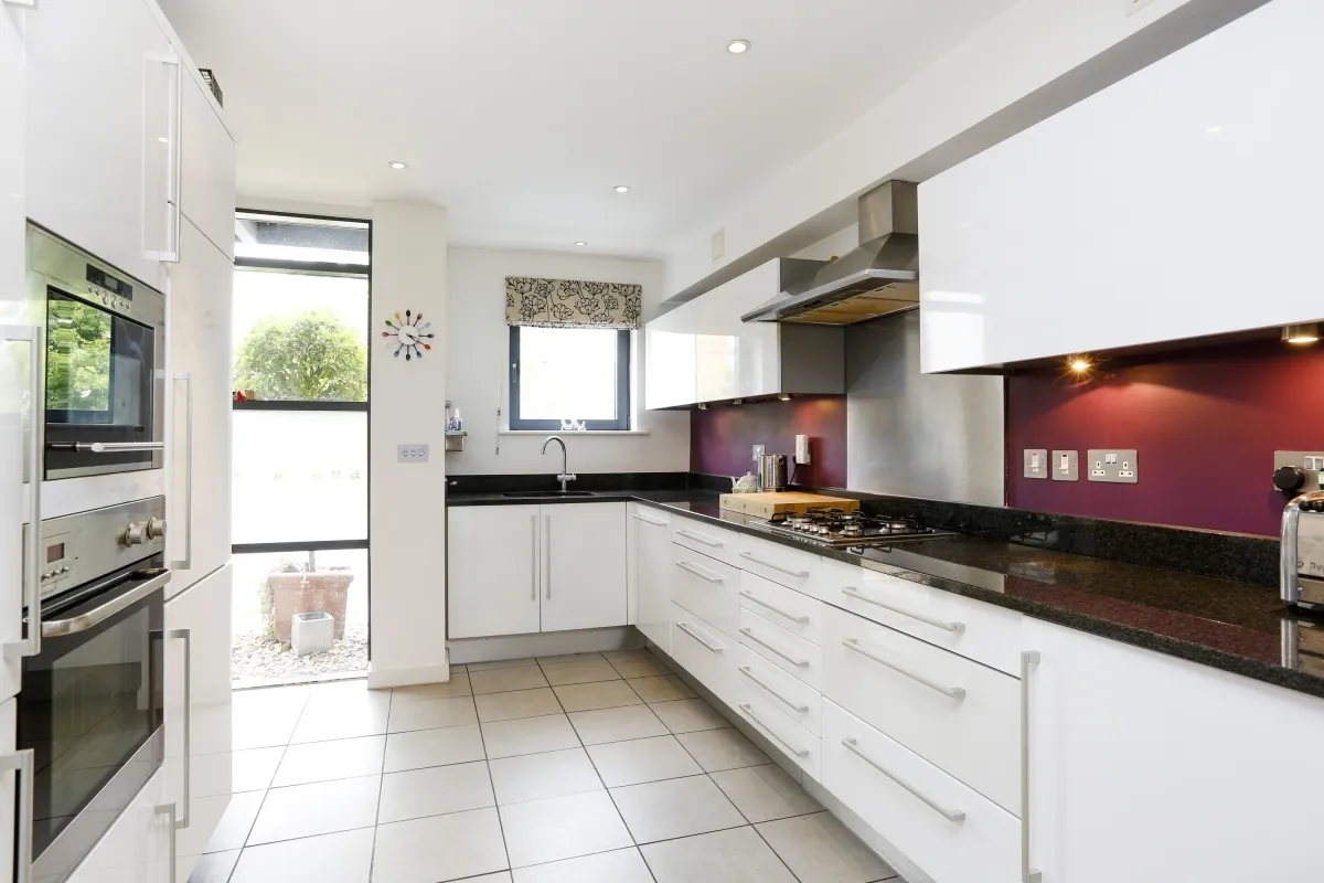 Whitelands Crescent, SW18, photo 3