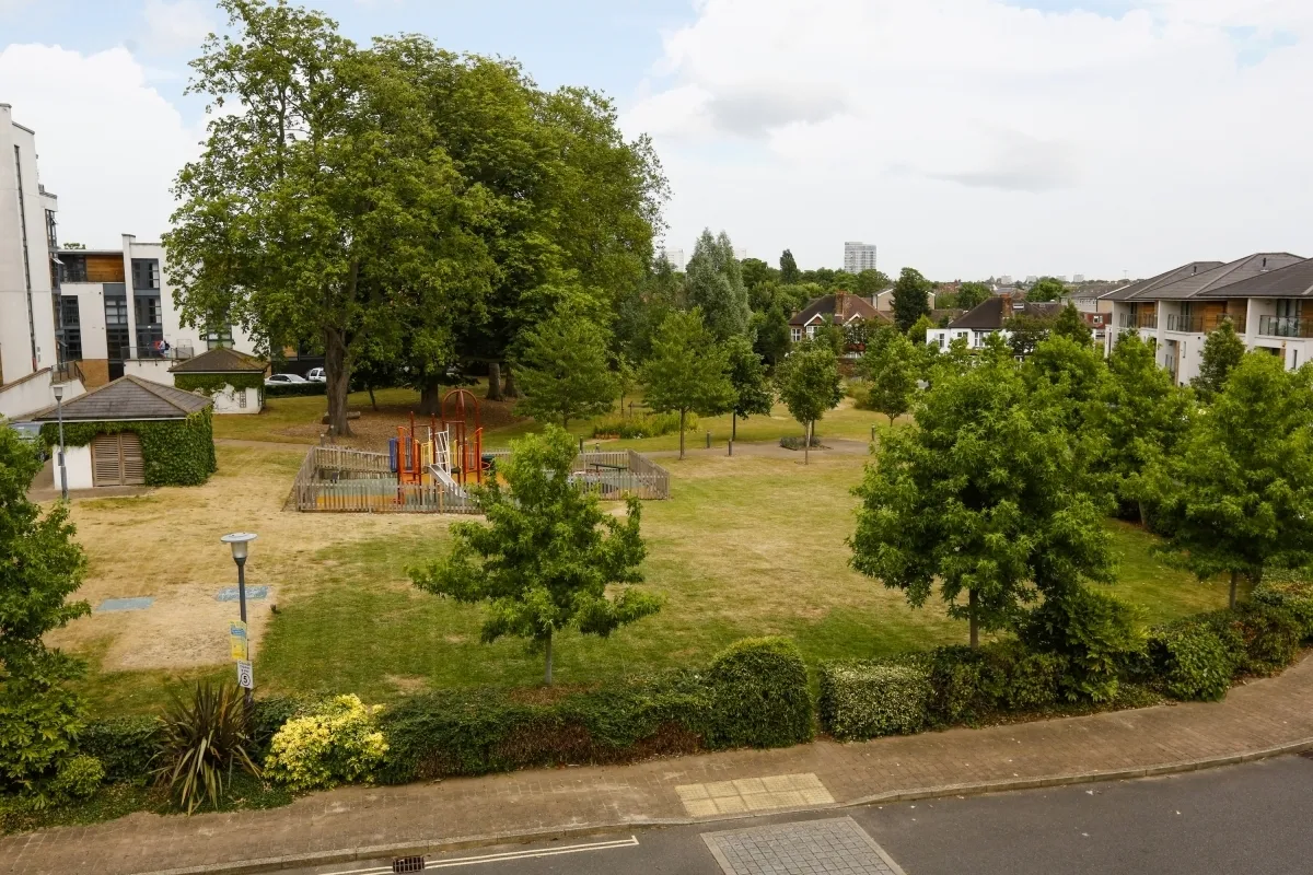 Whitelands Crescent, SW18, photo 14
