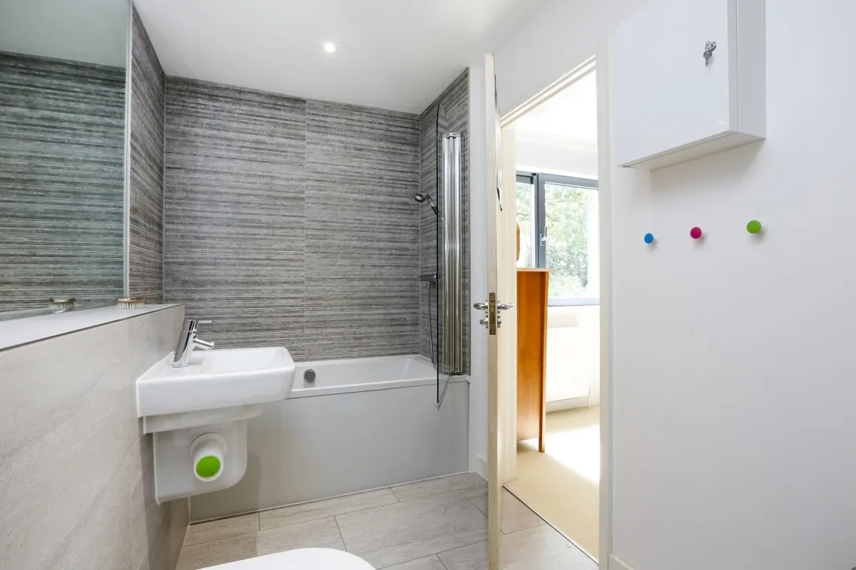 Whitelands Crescent, SW18, photo 11