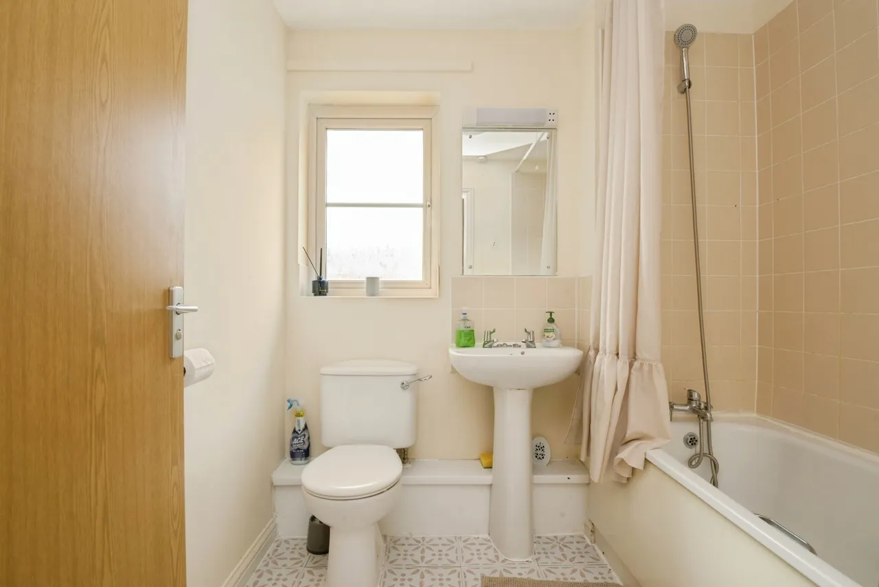 Ffordd Nowell, CARDIFF, South Glamorgan, CF23, photo 16
