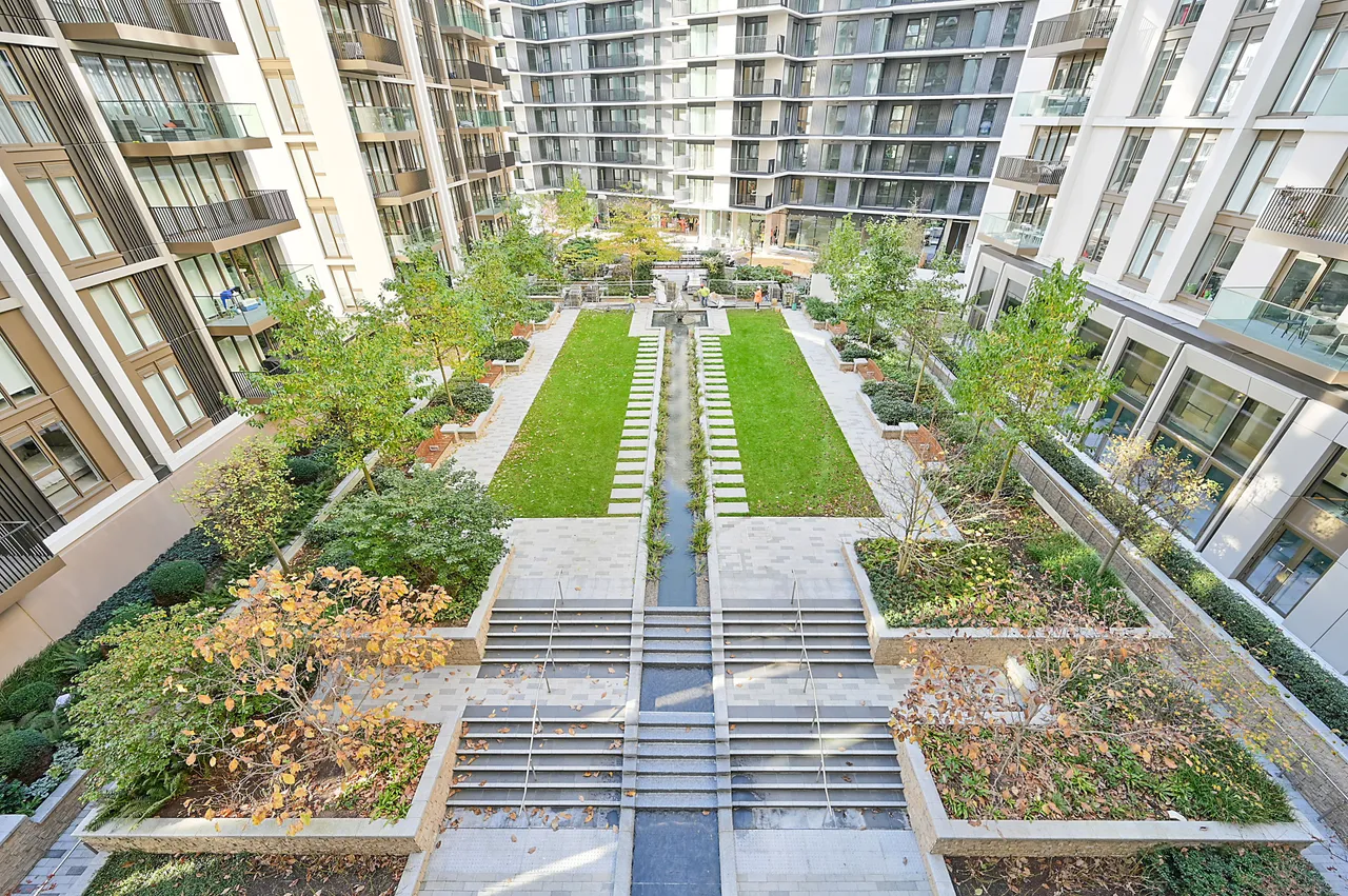 138 Belvedere Row Apartments, Fountain Park Way, London, photo 5