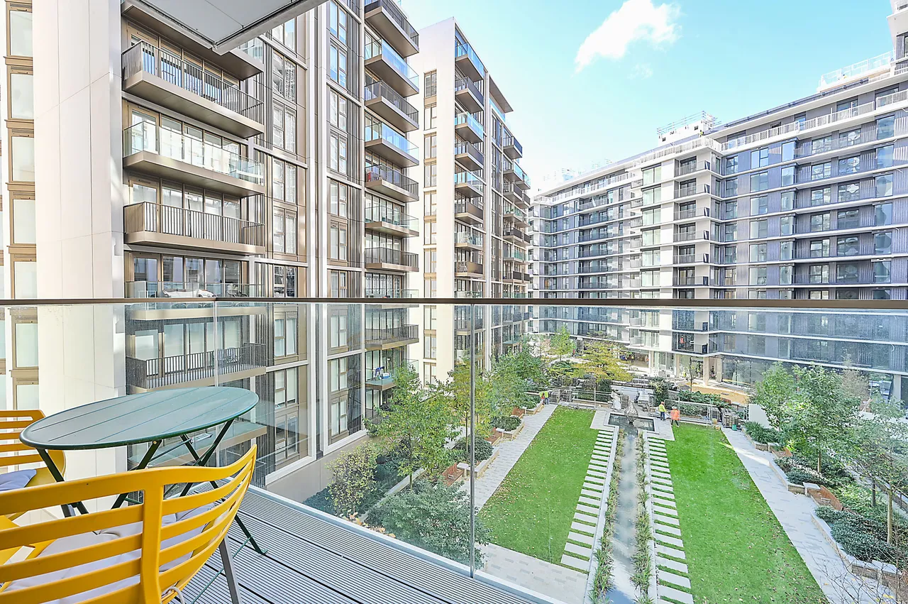 138 Belvedere Row Apartments, Fountain Park Way, London, photo 4