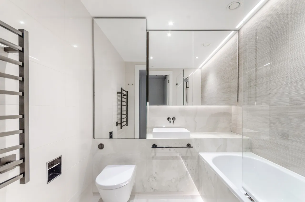 138 Belvedere Row Apartments, Fountain Park Way, London, photo 9