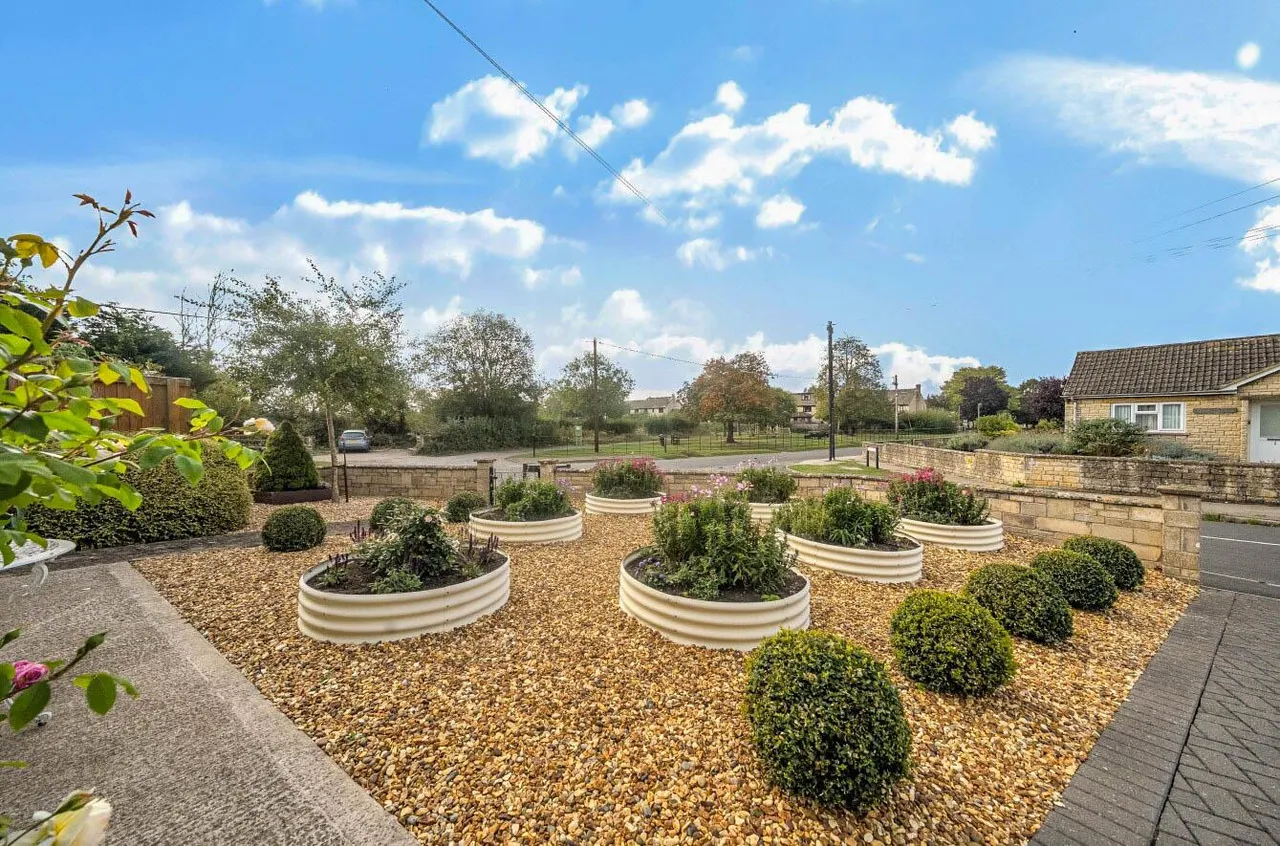 Mere Avenue, Hullavington, SN14, photo 14