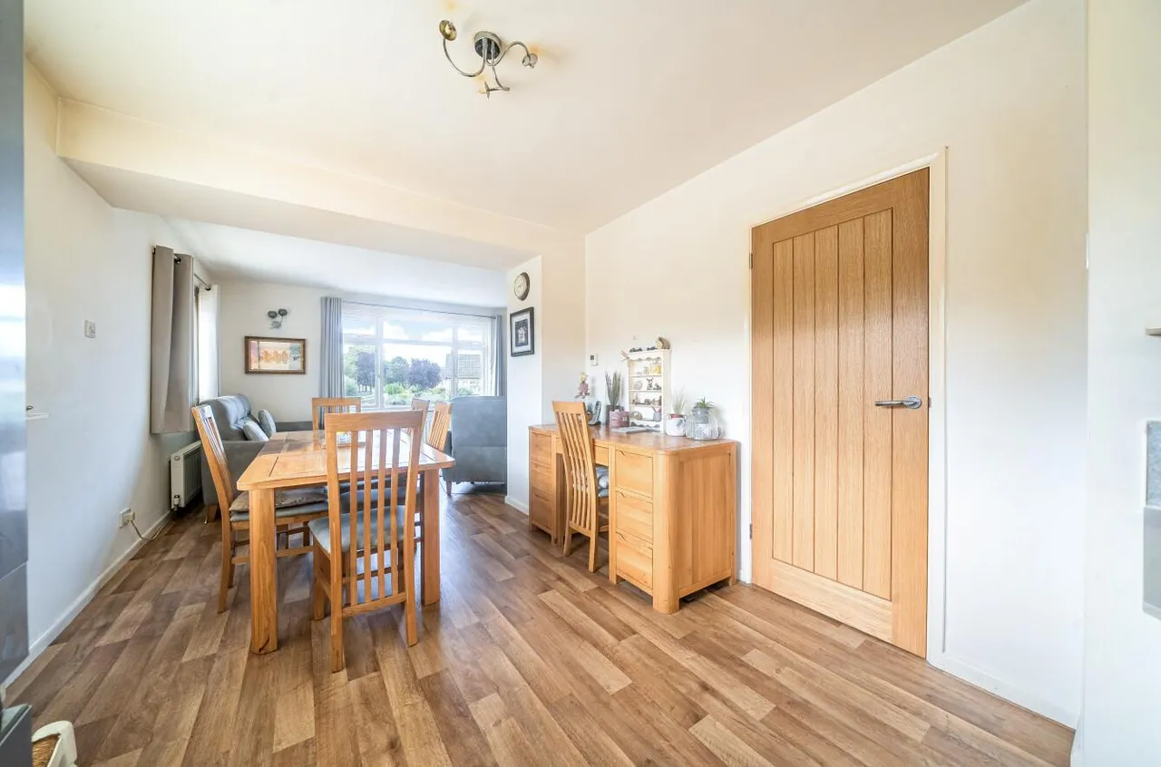 Mere Avenue, Hullavington, SN14, photo 3