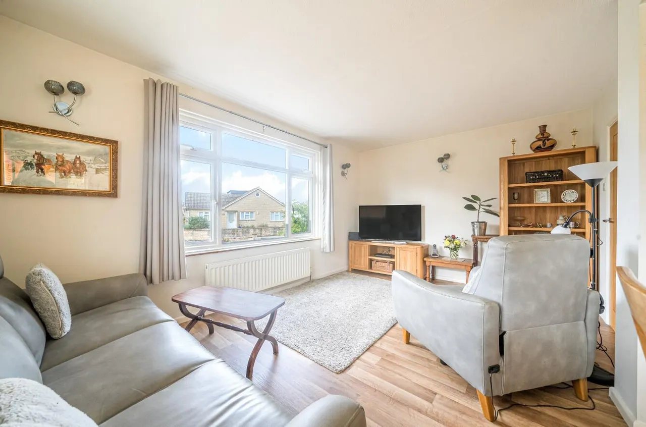 Mere Avenue, Hullavington, SN14, photo 5