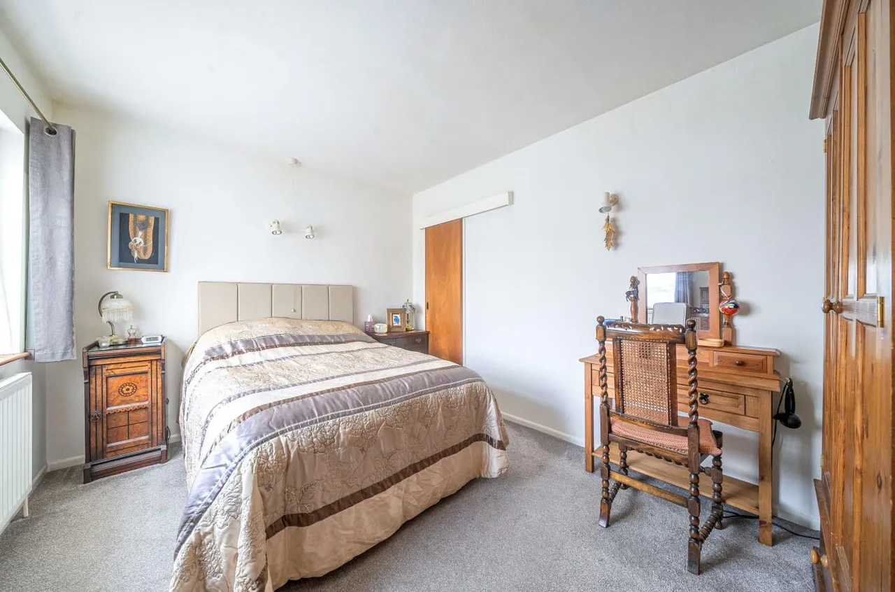 Mere Avenue, Hullavington, SN14, photo 7