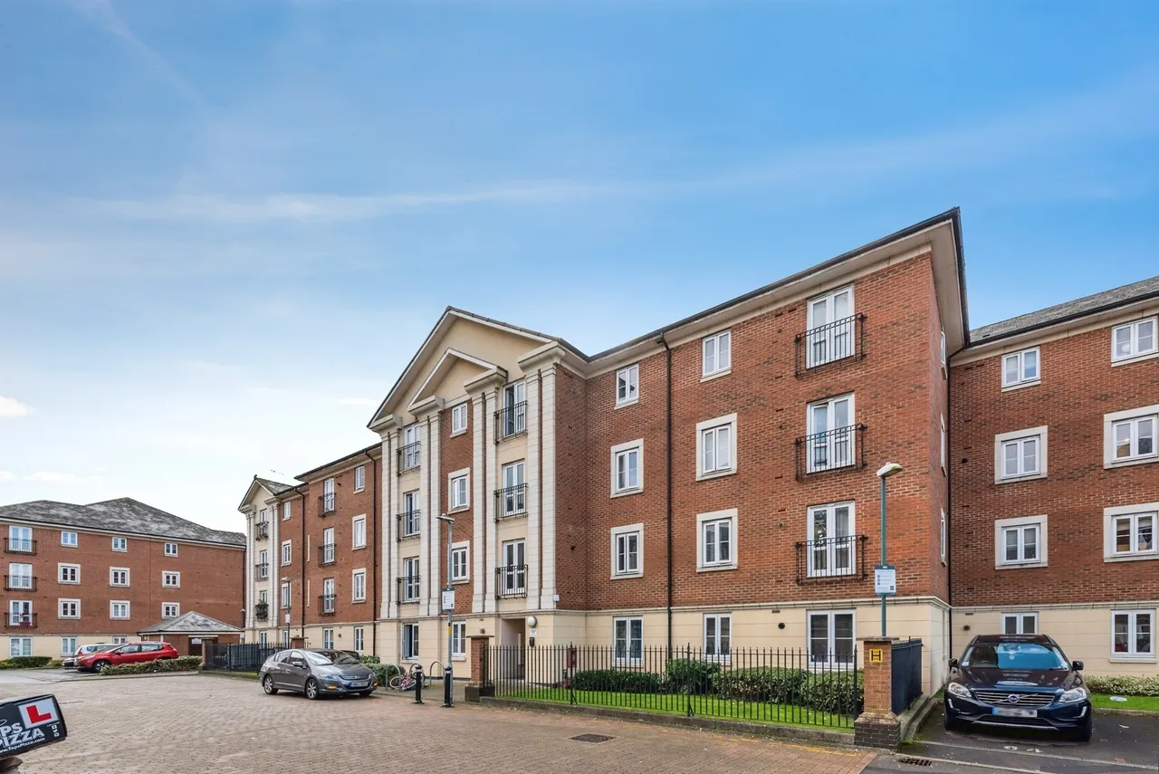 Brunel Crescent, Swindon, photo 10