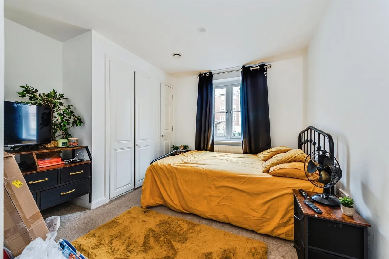 Brunel Crescent, Swindon, photo 8