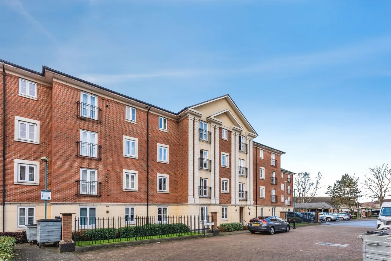 Brunel Crescent, Swindon, photo 11
