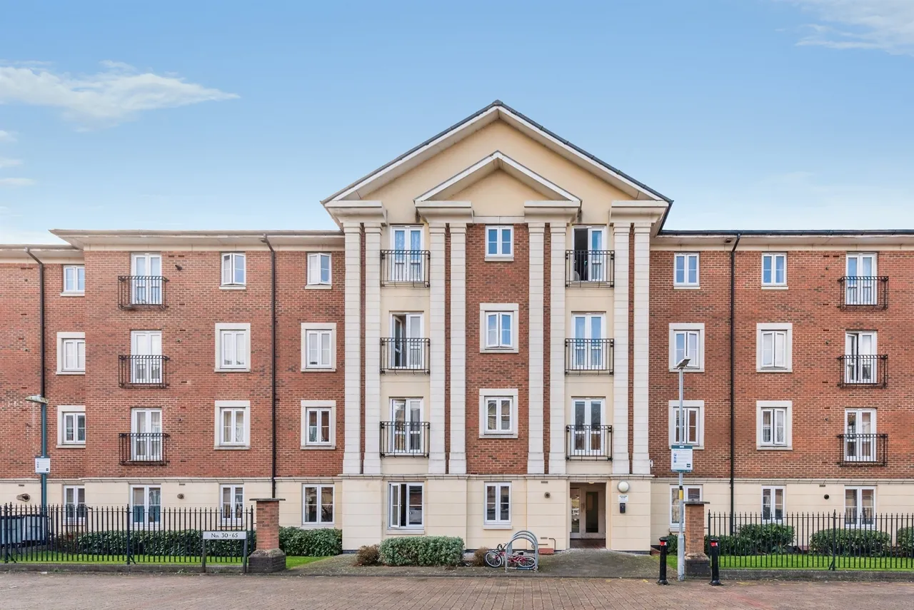1 bed flat for sale — Brunel Crescent, Swindon