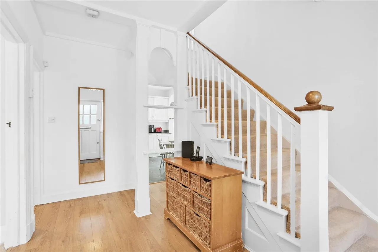 South Drive, South Cheam, SM2 7PN, photo 5
