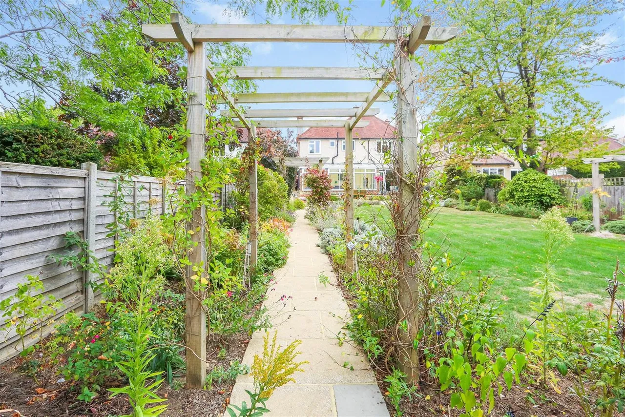 South Drive, South Cheam, SM2 7PN, photo 15