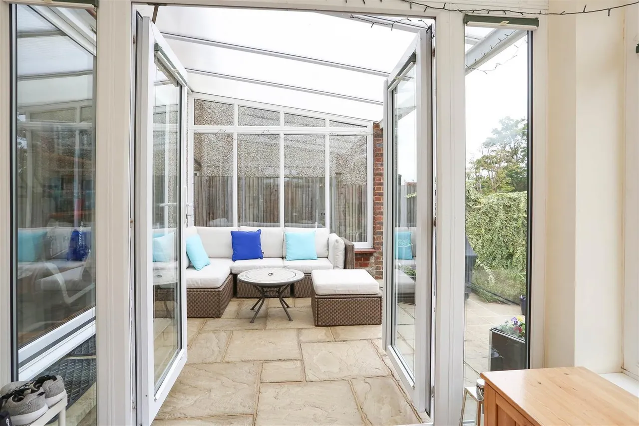South Drive, South Cheam, SM2 7PN, photo 12