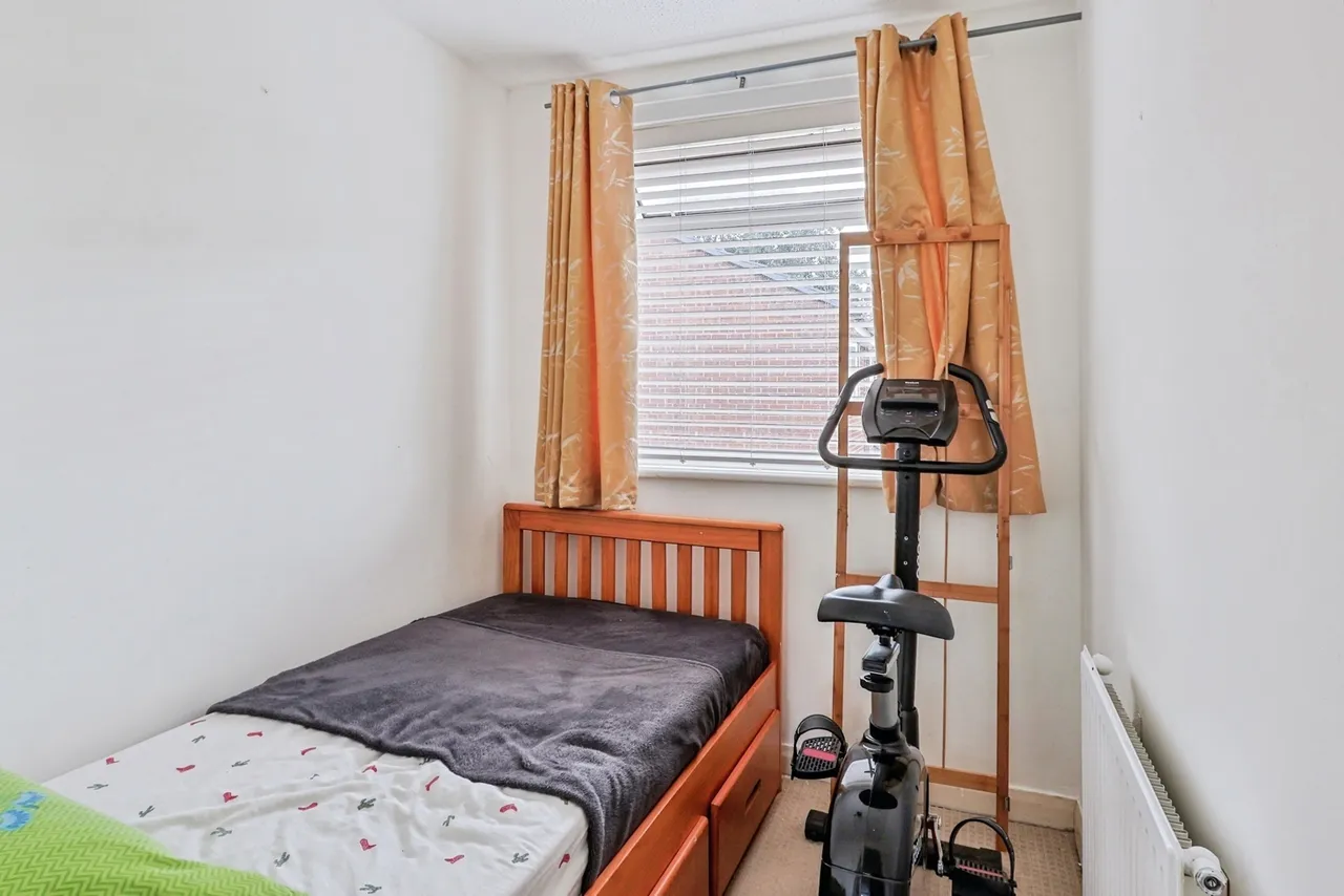 Chesildene Avenue, Throop, BH8, photo 13