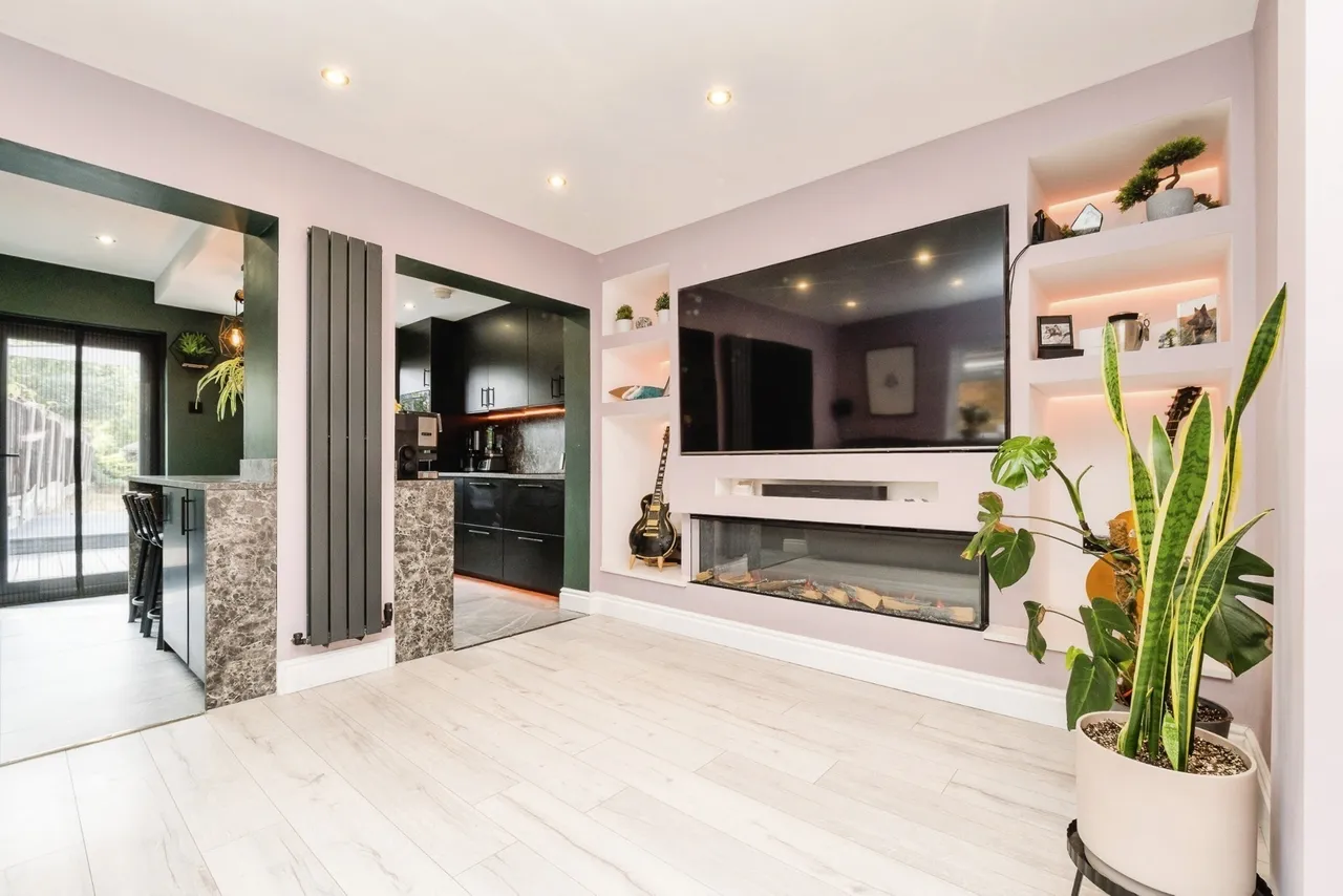3 bed house for sale — Frederick Road, Rainham, RM13