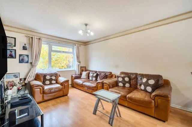 Lembrook Walk, Aylesbury, HP21, photo 6