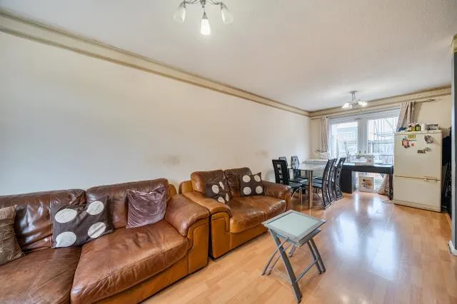 Lembrook Walk, Aylesbury, HP21, photo 5