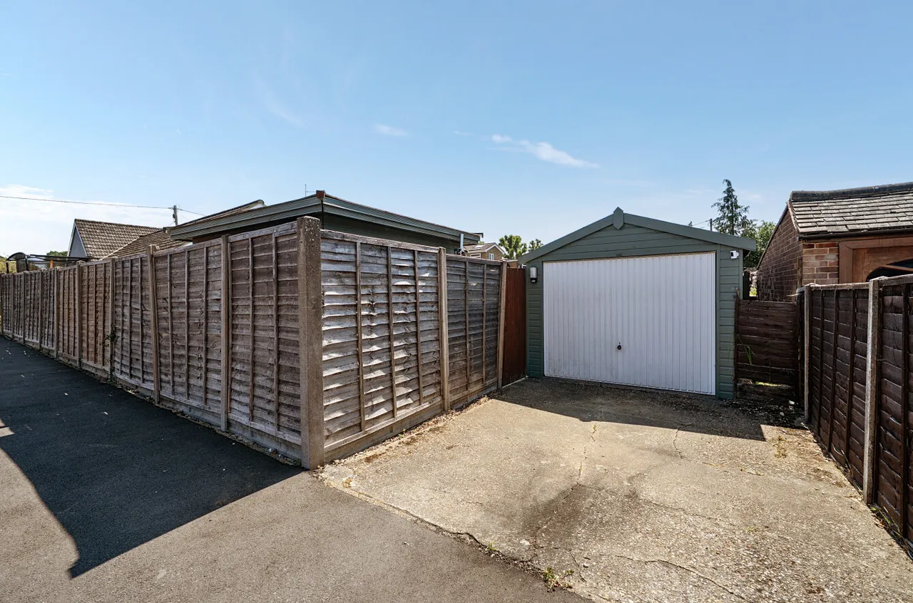 Hamesmoor Road, Mytchett, Surrey, GU16 6JF, photo 23