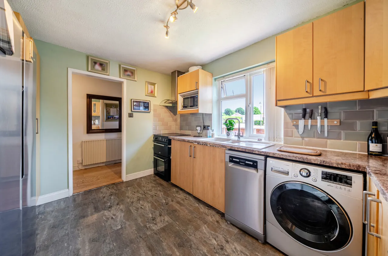 Hamesmoor Road, Mytchett, Surrey, GU16 6JF, photo 11