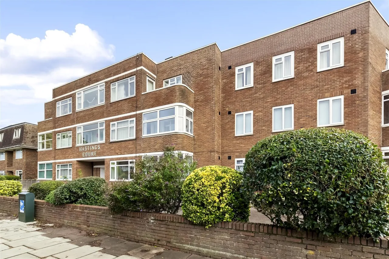 2 bed flat for sale, Winchelsea Gardens, Worthing