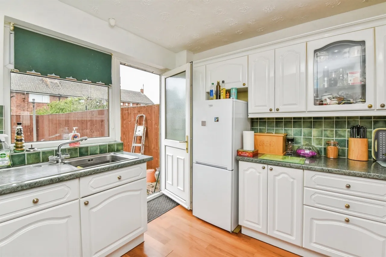 Clifton Close, Chippenham, photo 10
