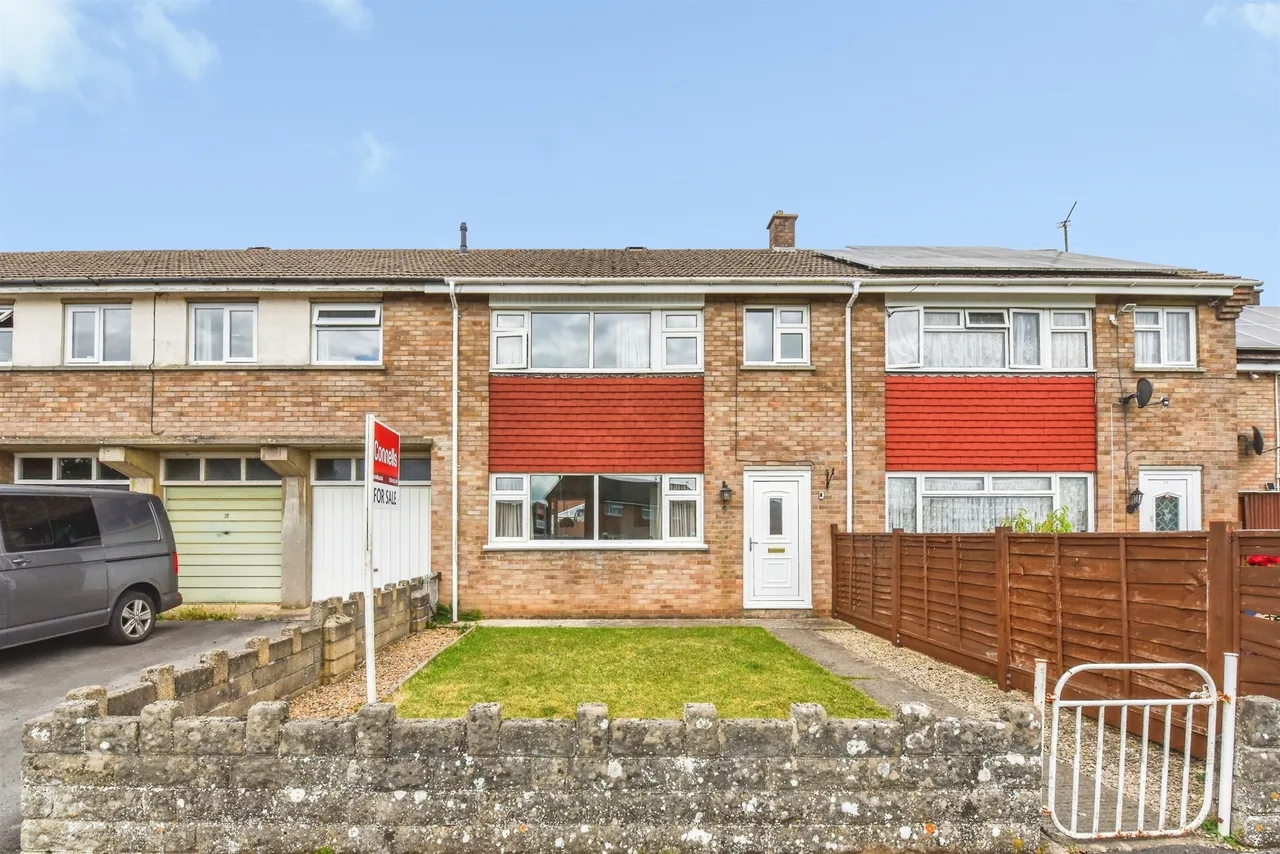 3 bed house for sale — Clifton Close, Chippenham