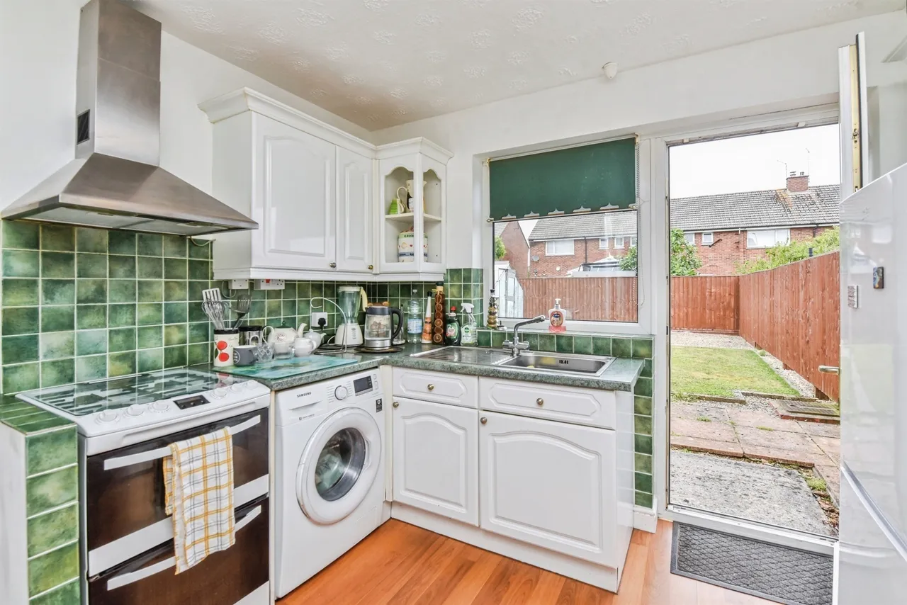 Clifton Close, Chippenham, photo 9