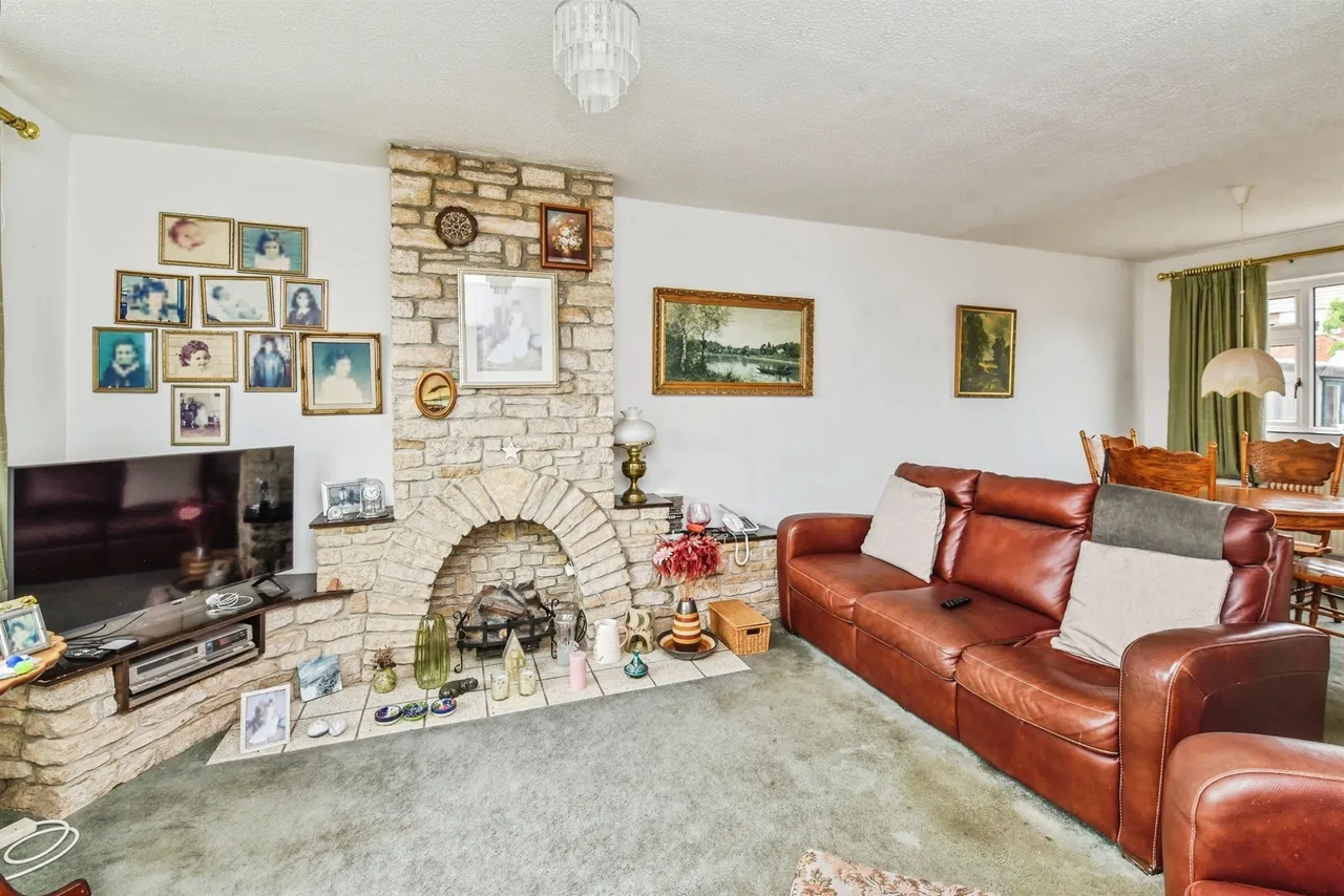 Clifton Close, Chippenham, photo 6