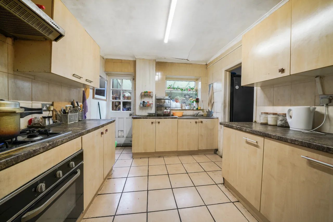 Mitcham, London, Surrey, CR4, photo 4