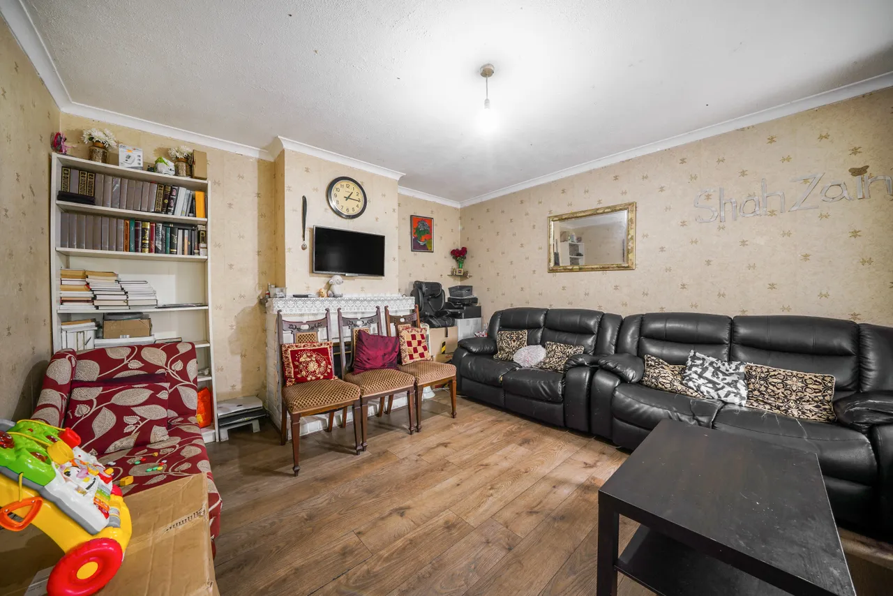 Mitcham, London, Surrey, CR4, photo 3