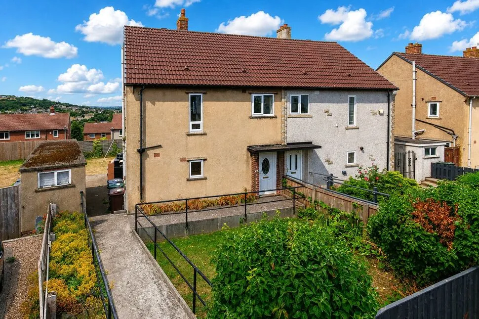 3 bed house for sale — Denby Drive, Baildon, West Yorkshire, BD17